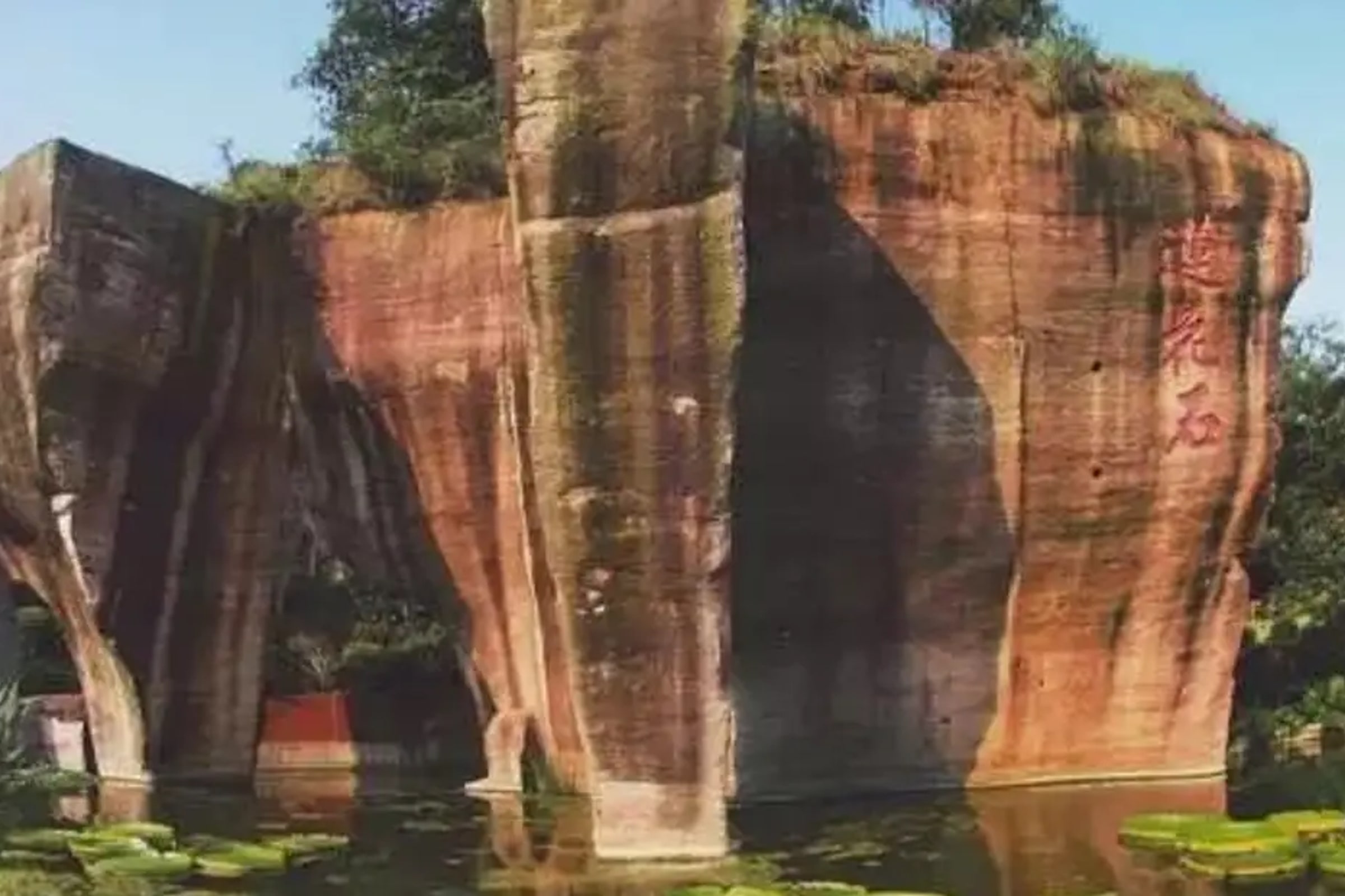 Private Day Tour to Lianhua Mountain and Shawan Town with Lunch from Guangzhou